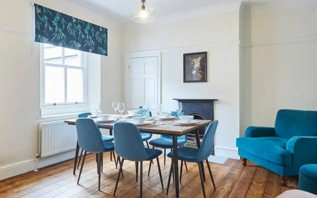 Host Stay Oliver s Den