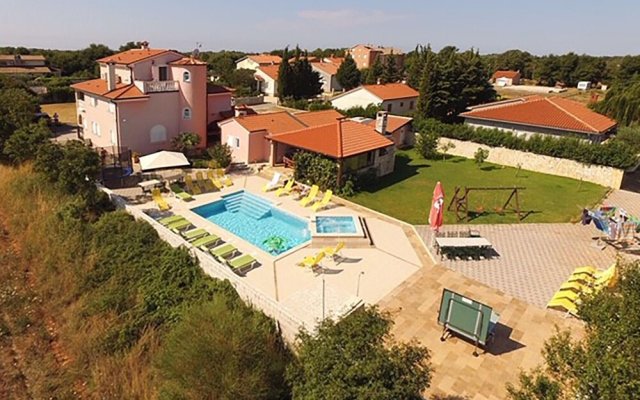 Nice Home in Pula With Sauna, Wifi and 8 Bedrooms