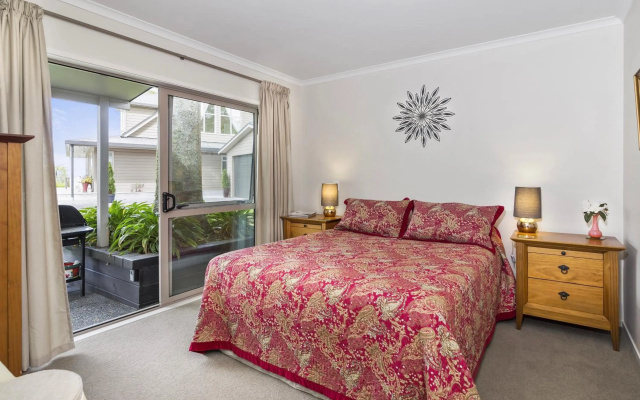 Rainbow Cottage - Lake Tarawera Cottage – Guest Rooms – Lake Okareka