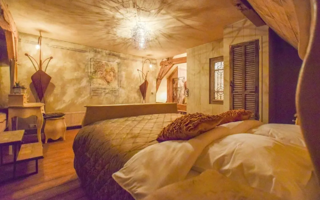 Posh Holiday Home in Alphen with Hot Tub