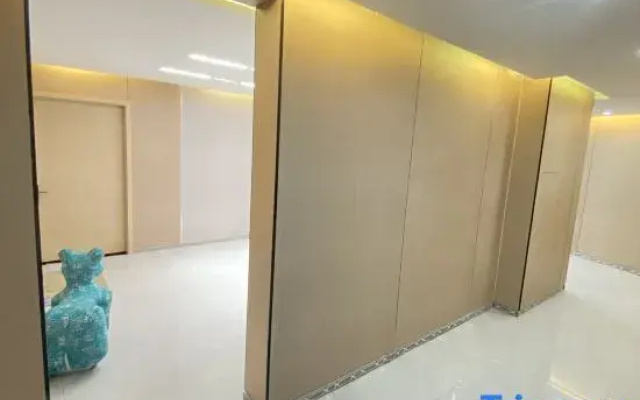 Sansishe Hotel (Kunming college store)