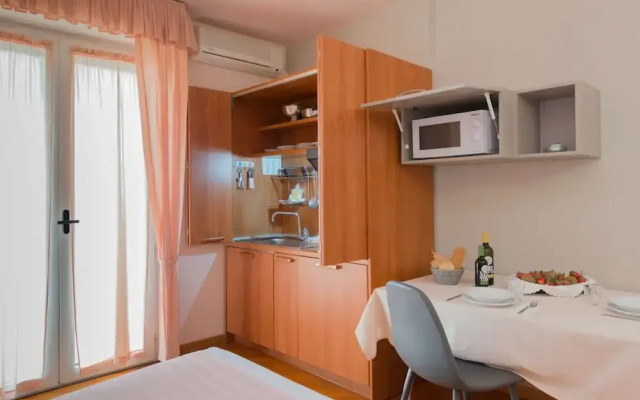 Tastefully Furnished Studio Near the Sea