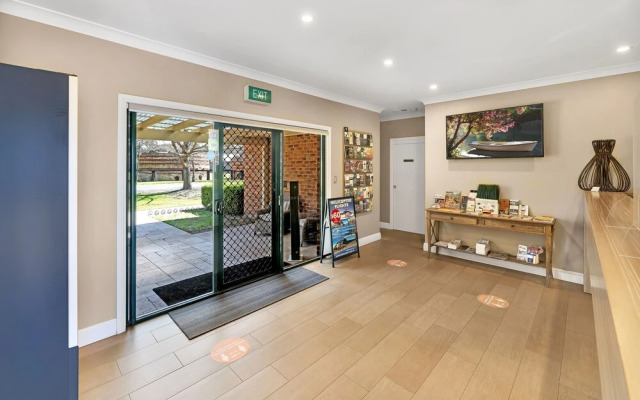 Potters Apartments