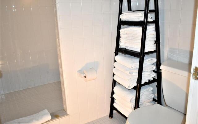 Simonton Court Historic Inn & Cottages