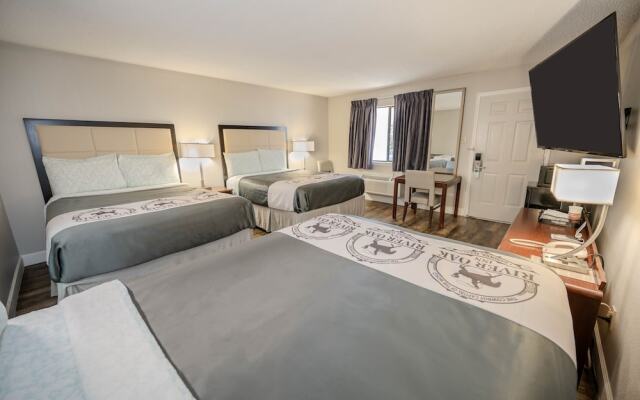 River Oak Inn