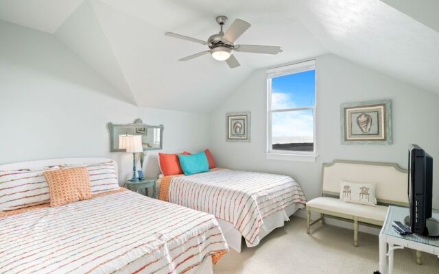 #justawavin' 3 Bedroom Home by RedAwning