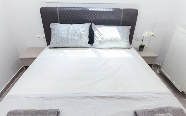 Stylish Brand New Apt at Megaro Mousikis