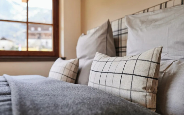 Serviced Luxury Chalet Evi