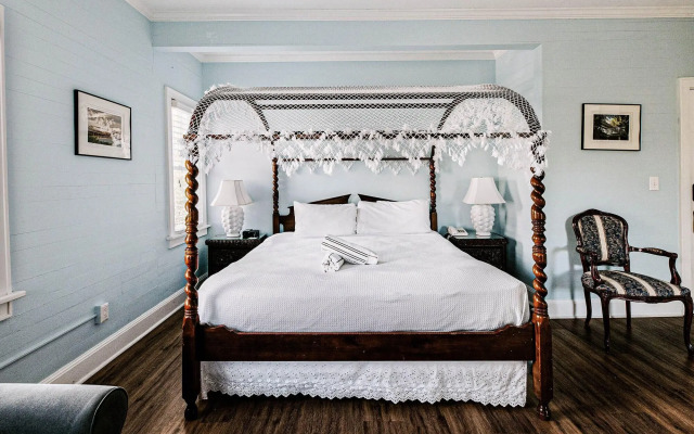 Amsterdam's Curry Mansion Inn