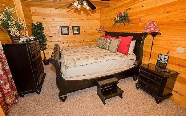 Harrisons Hideout by Sugar Maple Cabins