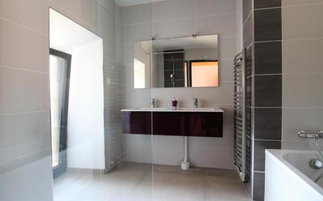 Gîte Lapte, 9 pièces, 23 personnes - FR-1-582-101