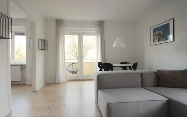 Great 2-bed w Balcony in Charlottenlund