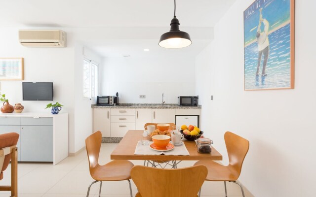 Pedregalejo: Cozy Apartment Front Of The Beach