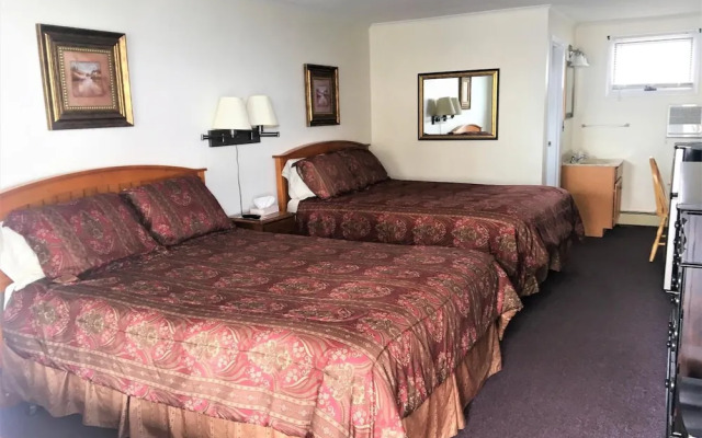 The Sandpiper Beachfront Motel