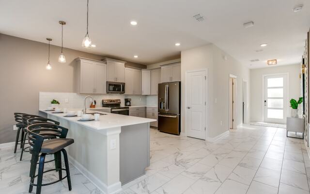 Stunning Villa w/ No Rear Neighbors! Near Disney