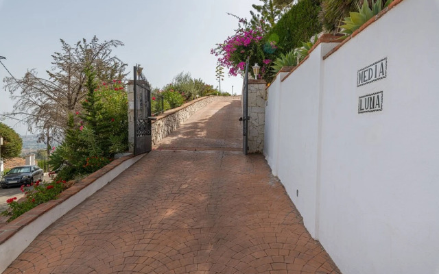 Solaga - Villa Media Luna