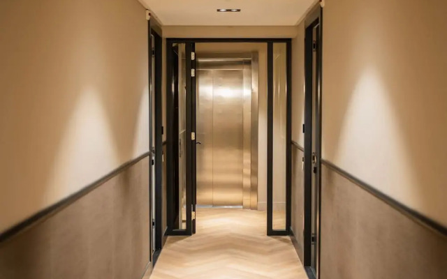 Studio Serviced Apartments With City View