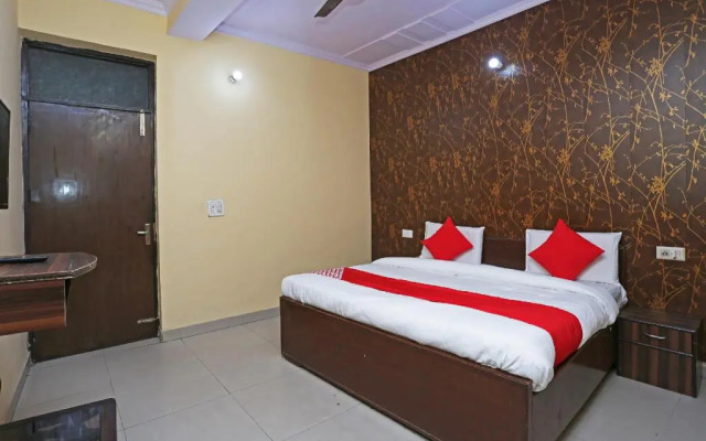 Akash Guest House by OYO Rooms