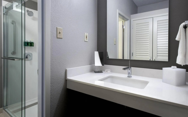 Courtyard by Marriott Lincroft Red Bank
