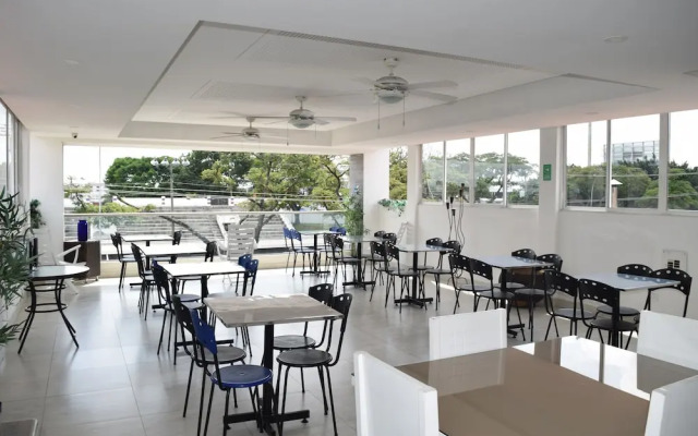 Hotel Travelers Sport