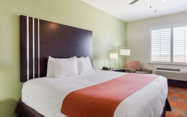 Garner Hotel Victoria - East by IHG