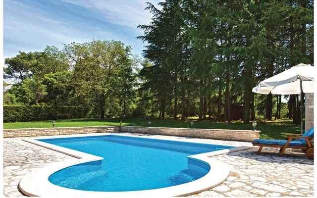 Stunning Home in Vrsar With Wifi and 3 Bedrooms