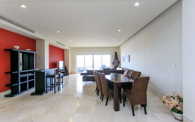 Okol Paraiso by Riviera Rentals