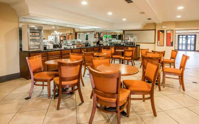 Econo Lodge Inn & Suites Monroe