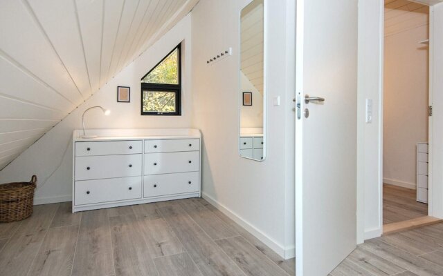 6 Person Holiday Home in Hovborg