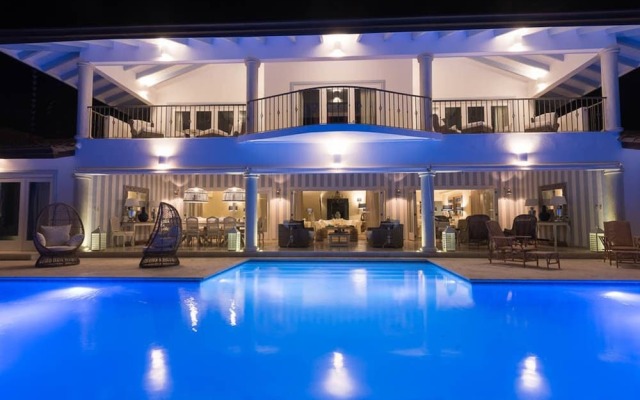 7 Bedrooms Luxury Colonial Villa Complete New 2017