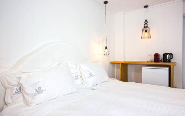 Anixi Lounge Suites - Adults Only