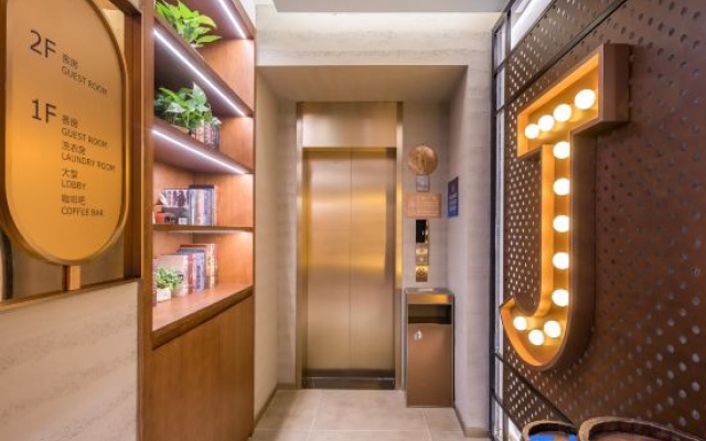 James Joyce Coffetel Hotel (Beijing Nongda Dong Campus Xuezhiyuan Subway Station) – Exterior – Beijing