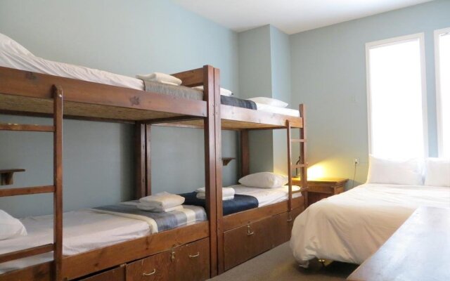 Crested Butte Lodge and Hostel