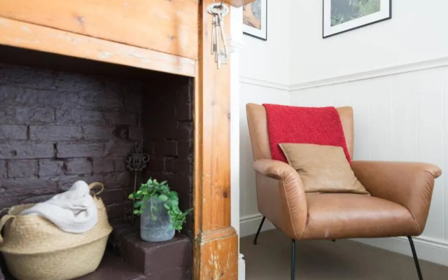 Best Location in Hobart! Luxury 4 bedroom with stunning views – Lobby – Glebe