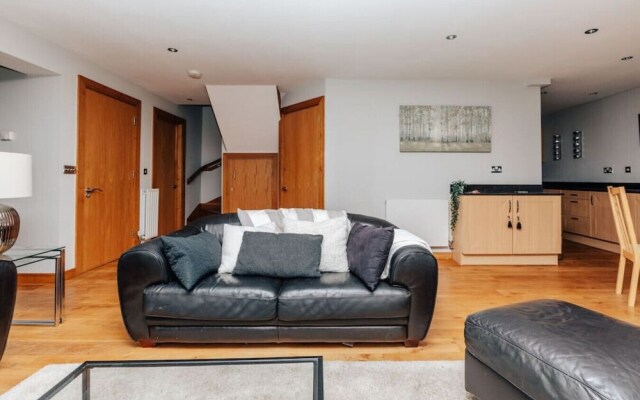 The Herringbone - 3 Bed With Parking Pet Friendly
