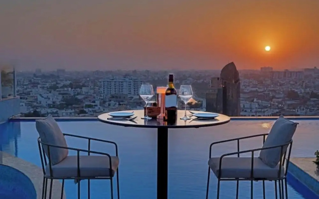 Skyline luxury in pink city