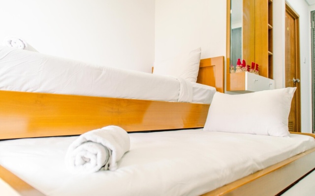Minimalist and Homey Studio Room at Amazana Serpong Apartment – Guest Rooms – South Tangerang
