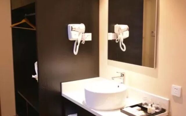 Luoyang Feronia Hotel