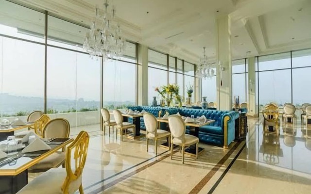 Modern Studio Room With Jacuzzi At Art Deco Apartment