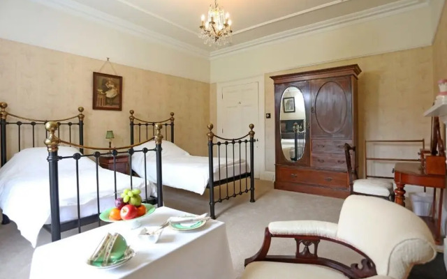 Llangattock Park House