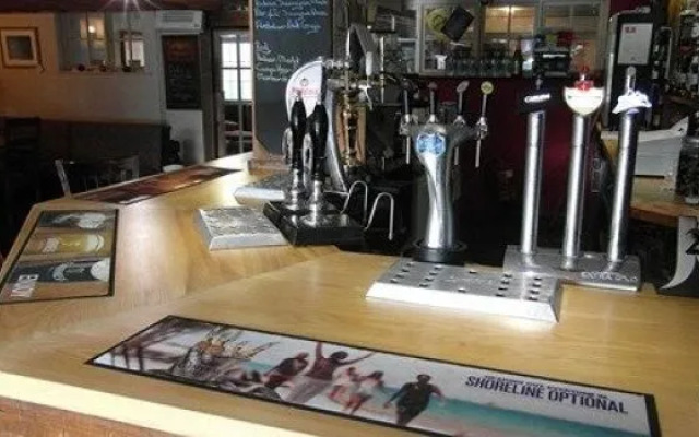 Three Horseshoes