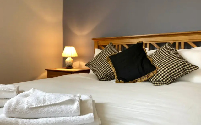 4 Bed Apartment, Sleeps 8-10