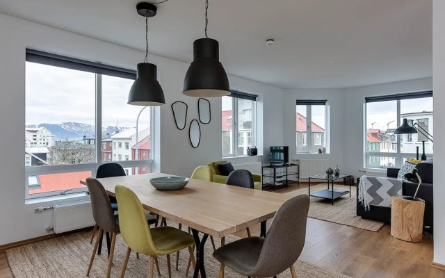 Thomsen Apartments