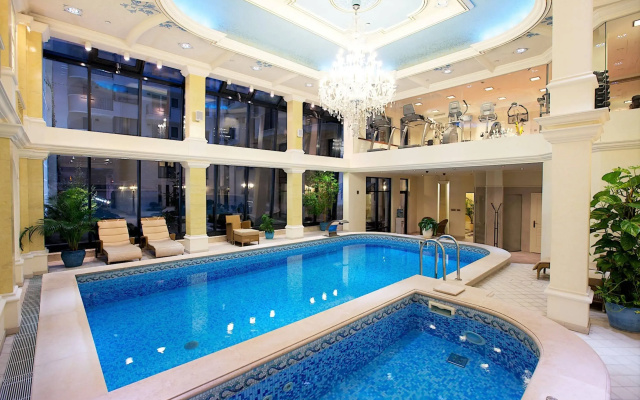 Queen's Court  & Residence