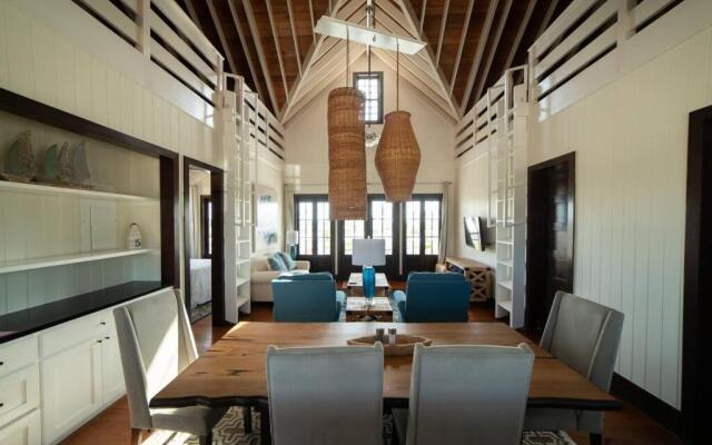 Athena's Mahogany House by the Bay 4 Bedroom/2 Bathroom