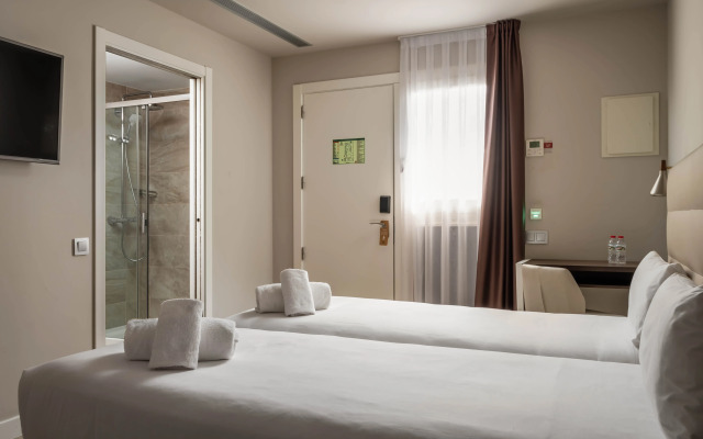 Arya Stadium Hotel