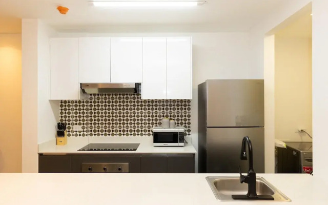 The Stylish Condo by Acomodo