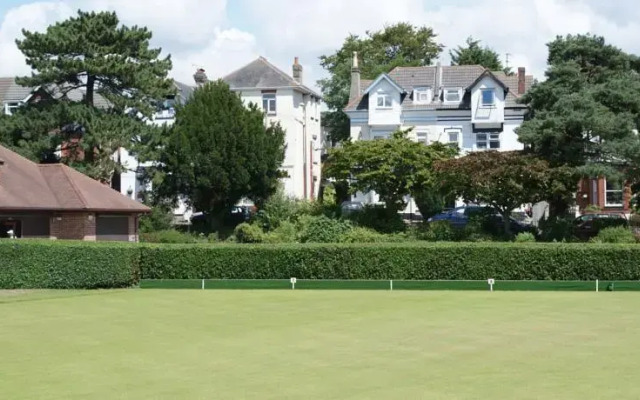 Lyn Glary Hotel