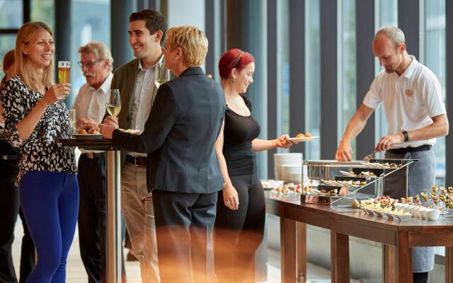 Holiday Inn Zurich - Messe by IHG