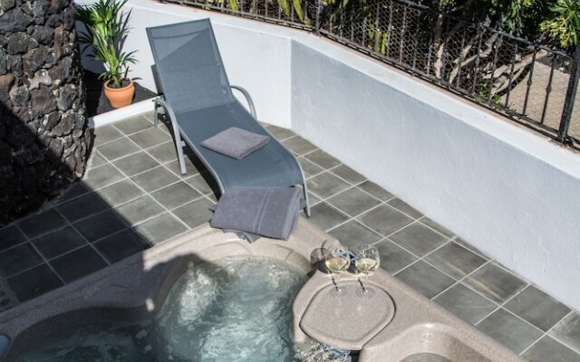 Casa Tahiche - Jacuzzi, WIFI & BBQ
